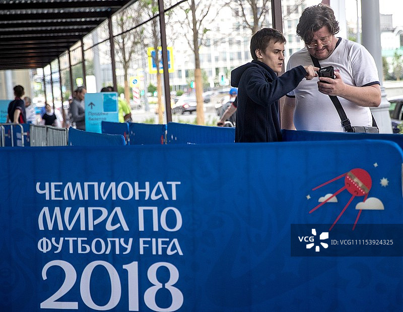 2018俄罗斯世界杯前瞻:莫斯科街头已具氛围 雕