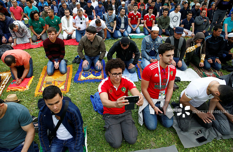 2018俄罗斯世界杯:摩洛哥球迷参加祷告仪式 斋