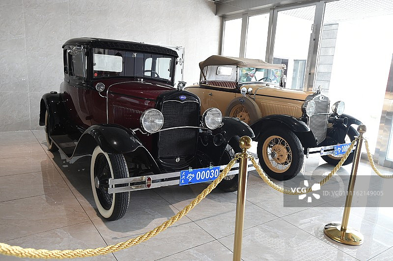 探访贵州安顺大兴东汽车博物馆 内有百辆老爷