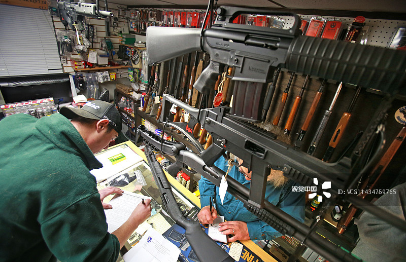 美国:民众担心政府禁枪 枪支销量猛增